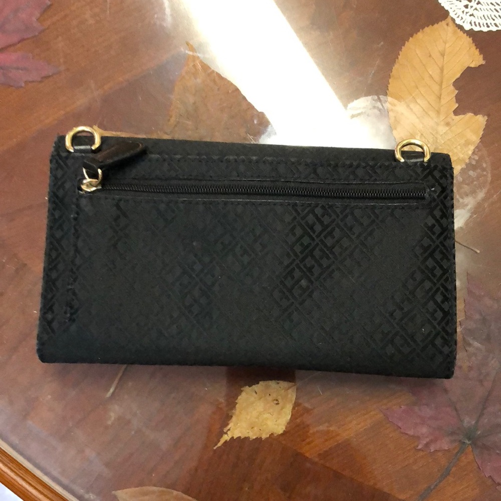 SOLD Tommy Hilfiger wallet - Picture 4 of 10